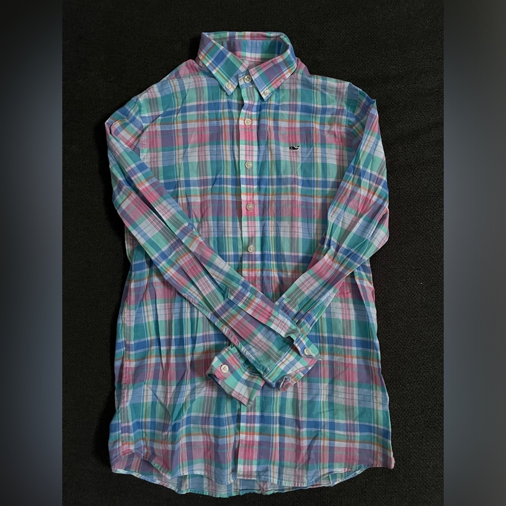 Vineyard vines boys button down shirt. Size Large/16
